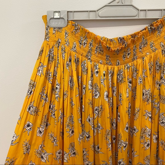 ❌SOLD❌ Country Road Midi Floral Ditsy Skirt Yellow Asymmetric Pleats Summer - Picture 5 of 9